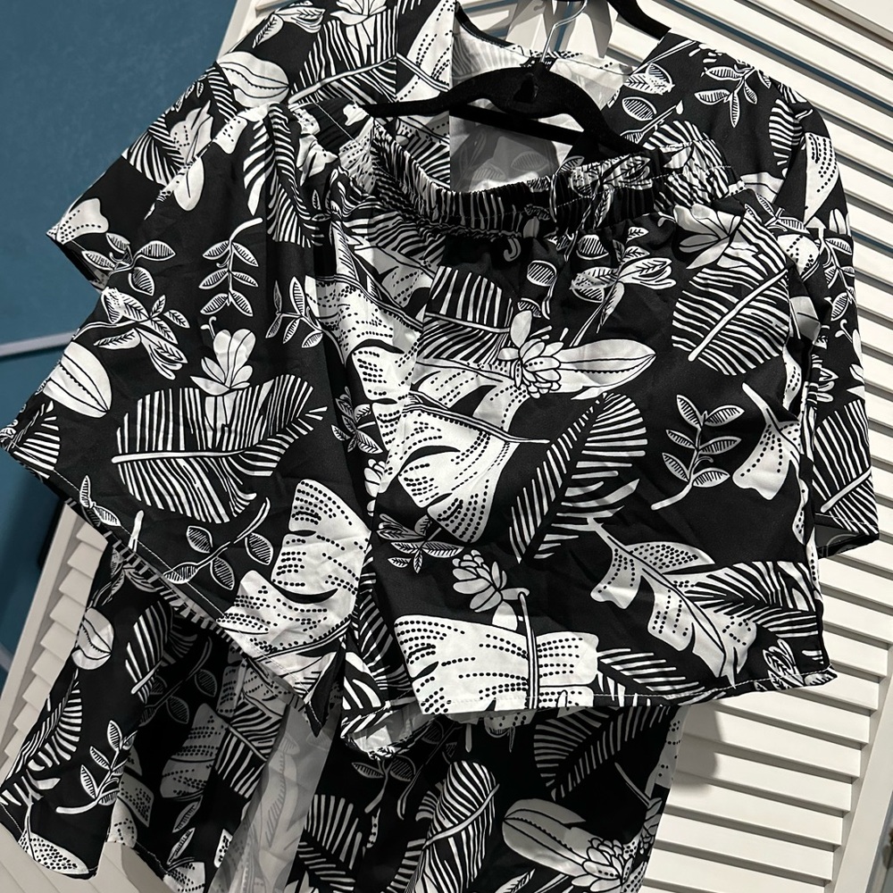 SHEIN Black and White Tropical Leaf Men's Shirt & shorts